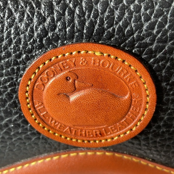 Dooney & Bourke All Weather Leather Shoulder Bag EUC Beautiful Stitching - Picture 3 of 12